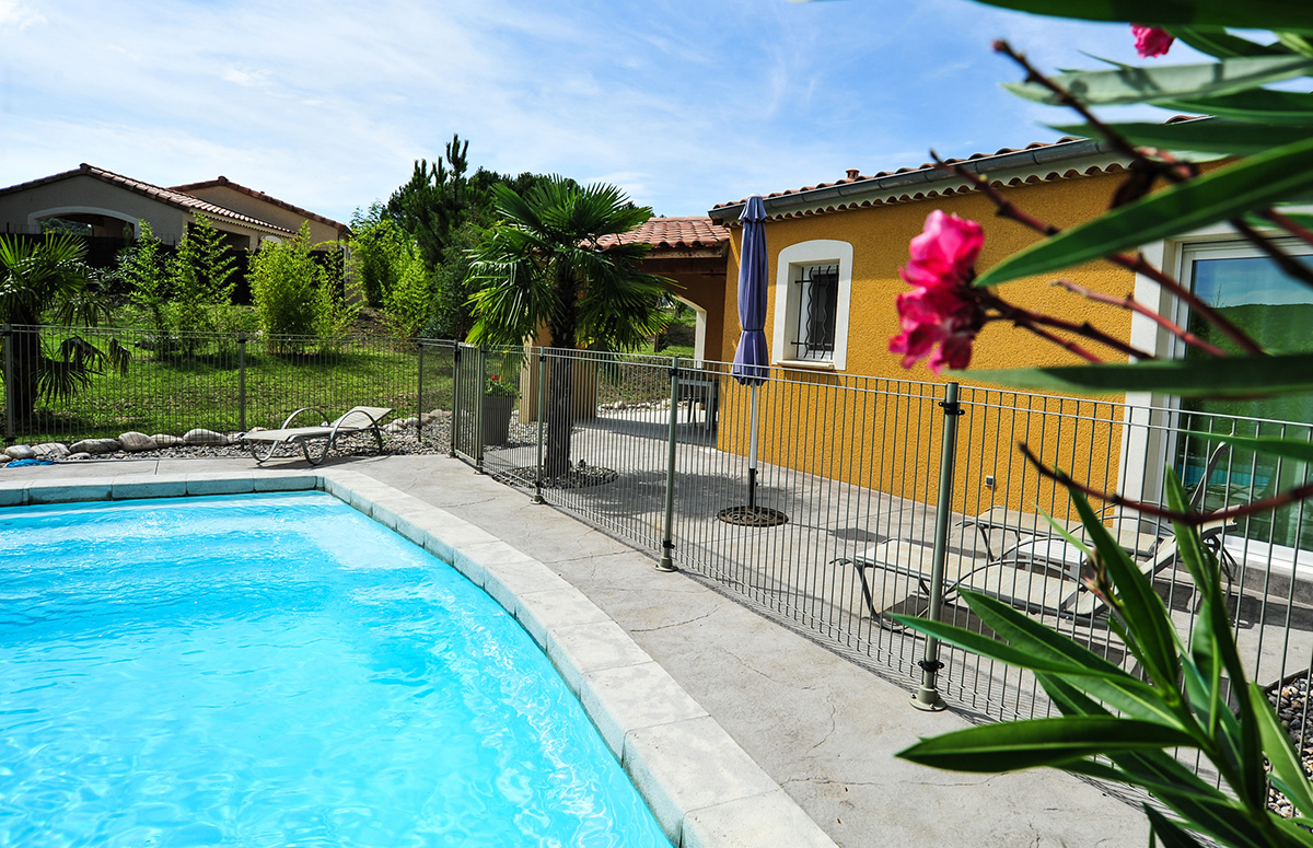 villa Ardèche avec piscine privée à Sampzon