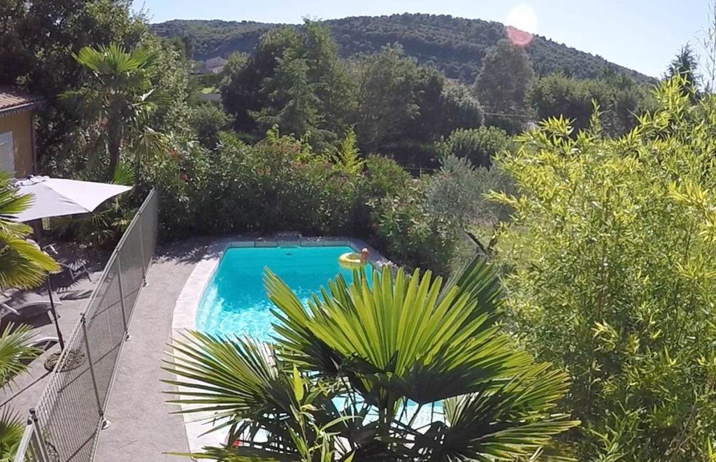 piscine privée à la villa pont d'arc