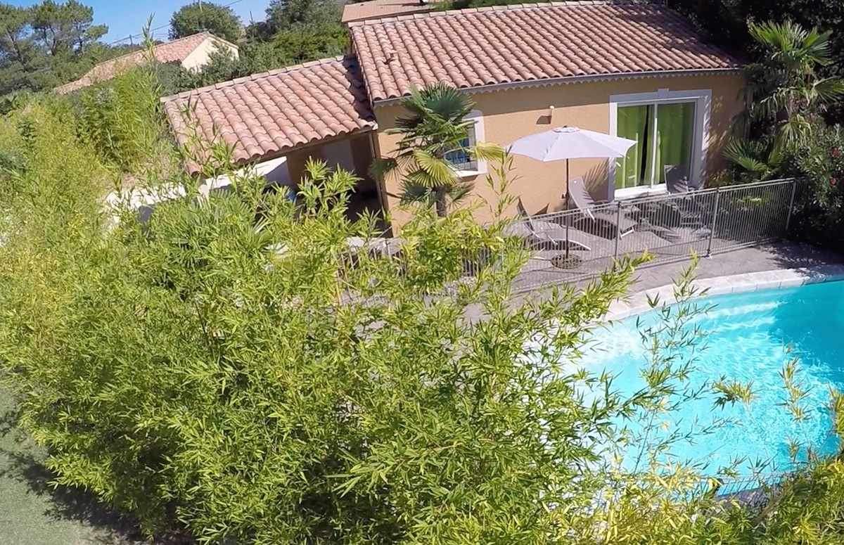 villa Ardeche avec piscine privée dans une résidence de plusieurs villas