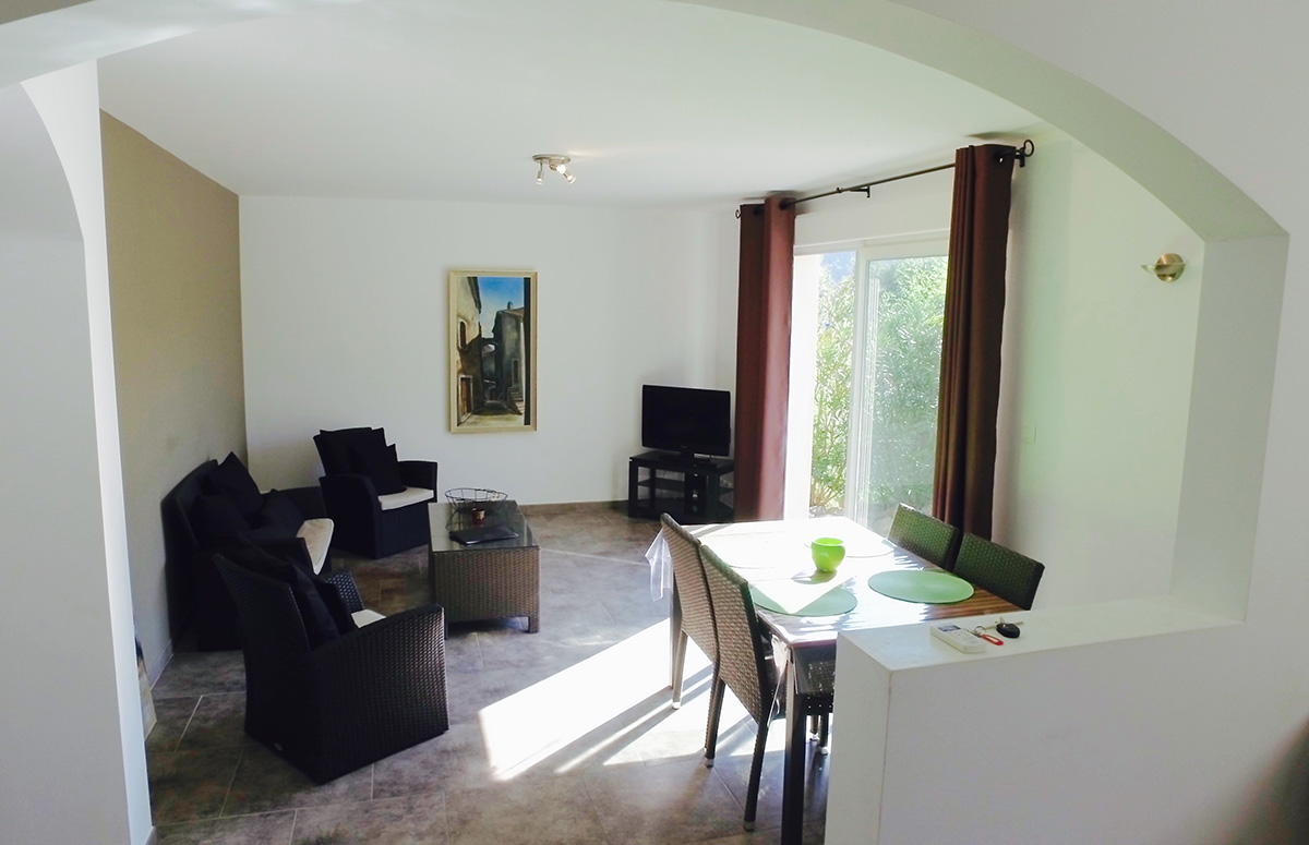 Villa avec patio et piscine privative à Sampzon sud Ardèche